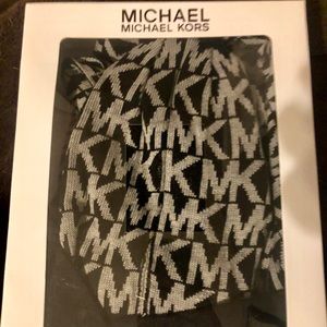 Michael Kors Gift Set 🎁 Brand New Hat & Scarf🧣